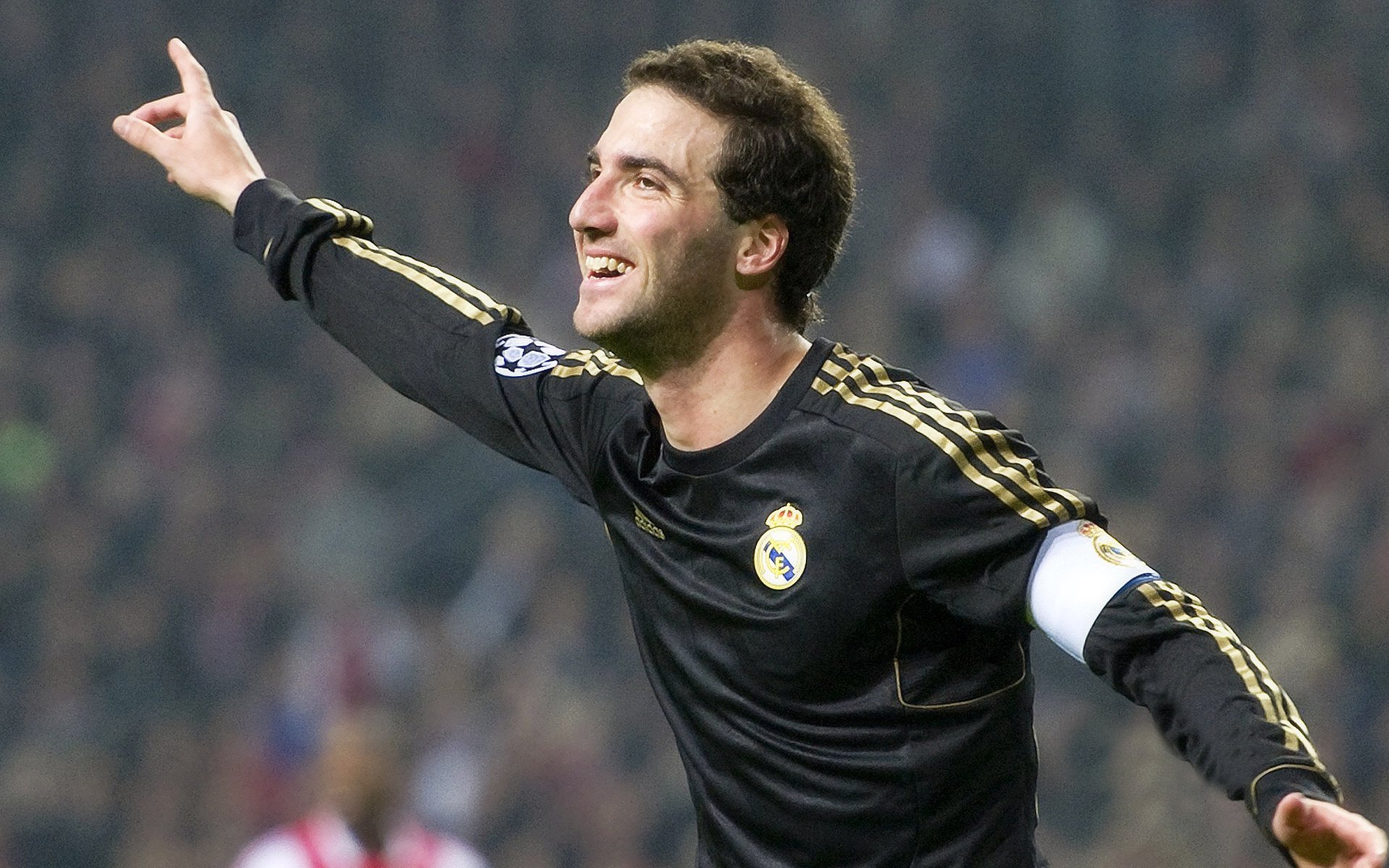 从瑞典完胜澳大利亚到阿什拉夫F1争冠接管，体育竞技中的接管时刻