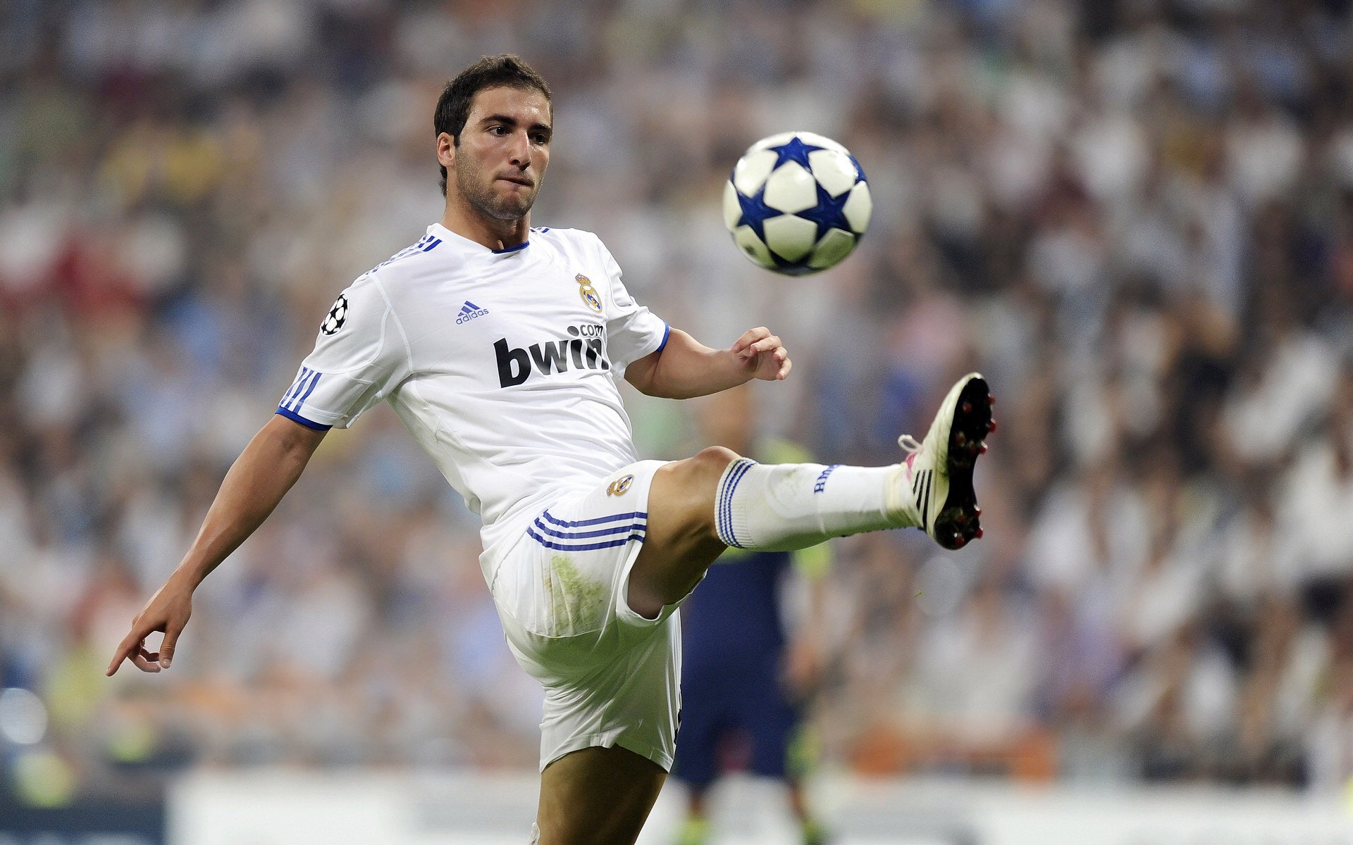 FB体育在线-年度焦点之战之夜，法比尼奥稳定输出不掉线的中场艺术