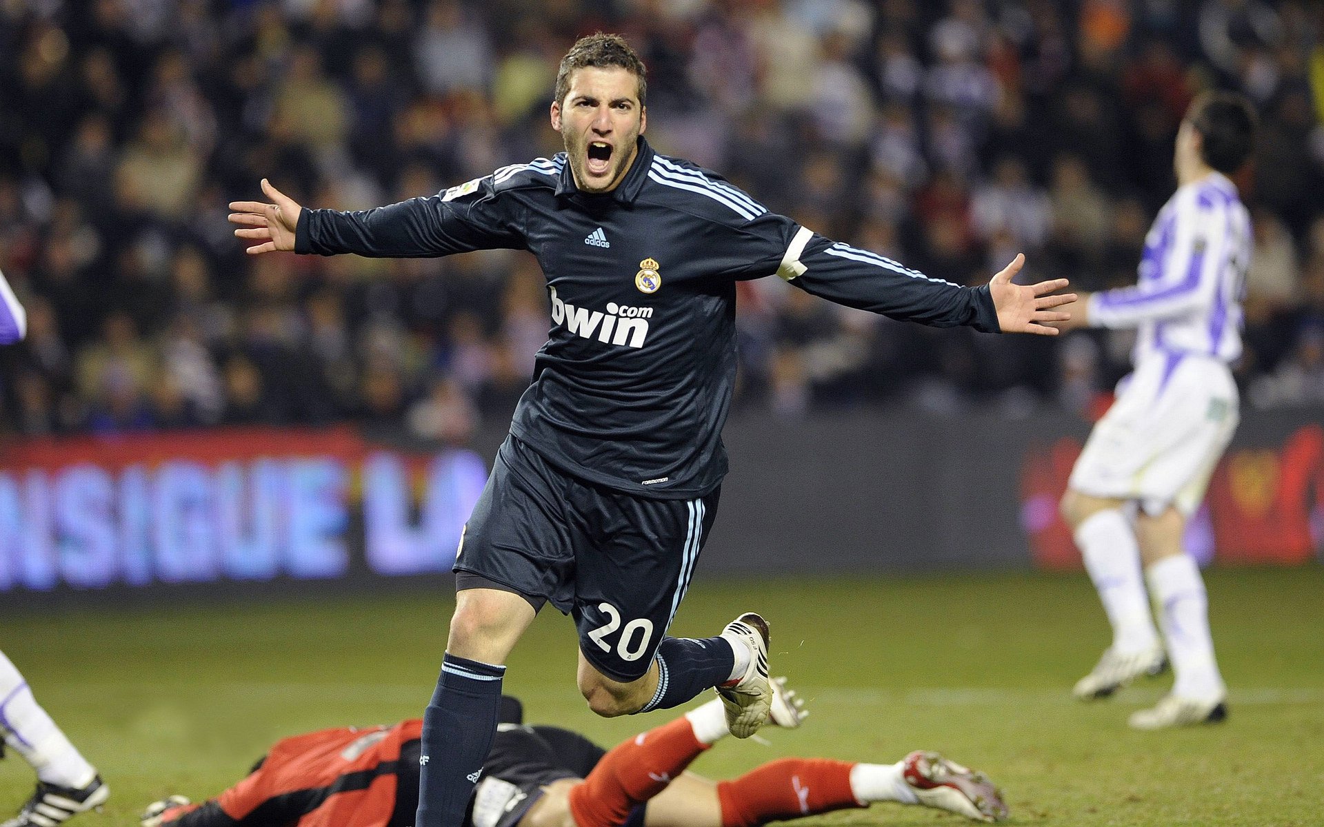 独行者的战书，当阿森纳的枪火遇上波兰的坚盾，布鲁诺在唯一决战中从不手软